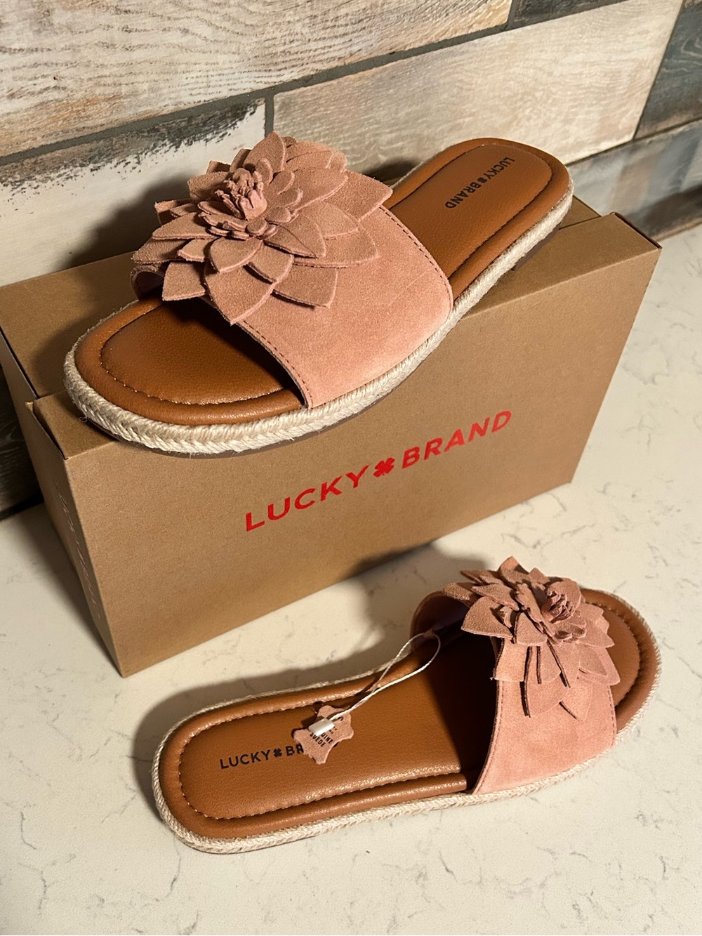 NIB🍀 Lucky Brand Pinita Suede Leather Flower Slide Sandals in Bellini - Picture 4 of 14
